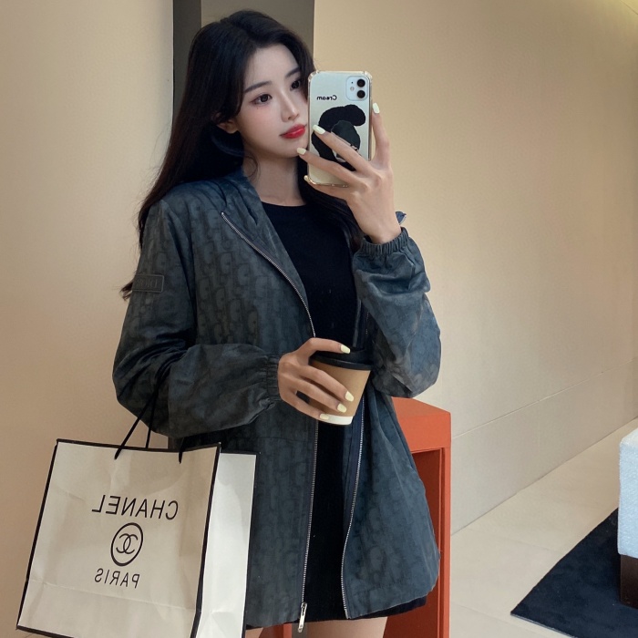 디올 DIOR 2022 SS 캐릭터 로고 후드 여성 바람막이 점퍼 커스텀급