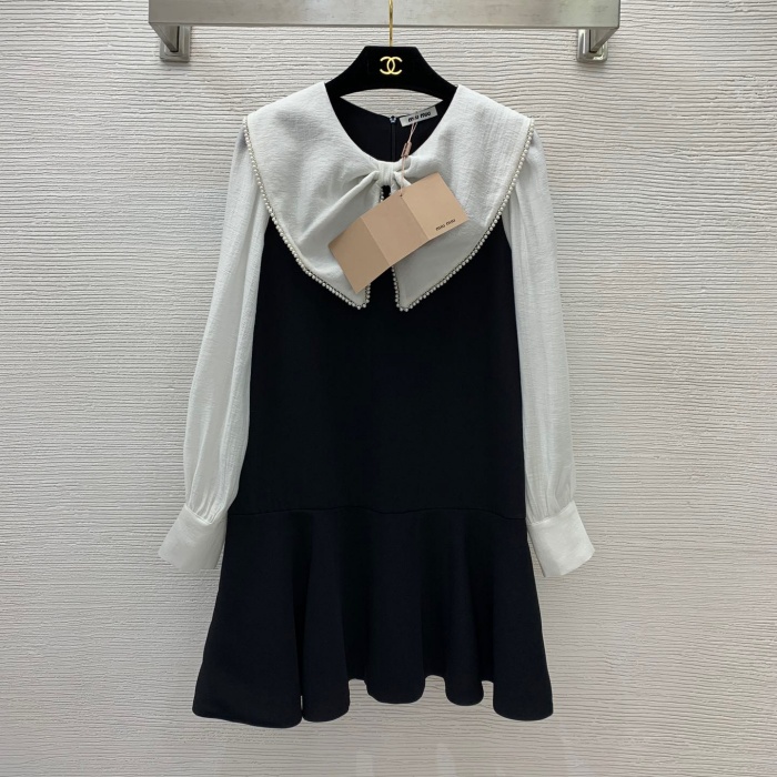 미우미우 MIUMIU 2022 SS 카라 진주장식 투톤 여성 원피스 커스텀급