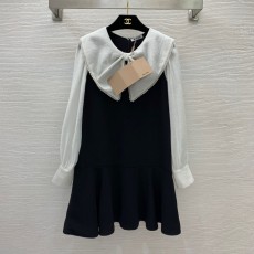 미우미우 MIUMIU 2022 SS 카라 진주장식 투톤 여성 원피스 커스텀급