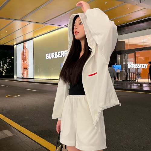 프라다 PRADA 2022 SS 띠로고 후드 바람막이 반바지 여성 세트 커스텀급