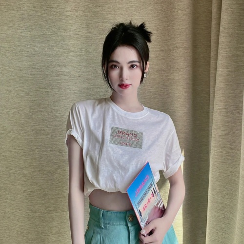 샤넬 CHANEL 2022 SS 반짝이 로고 여성 반팔티 커스텀급