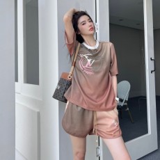 루이비통 LOUIS VUITTON 2022 SS 캐릭터 라인 반팔티 반바지 여성 세트 커스텀급