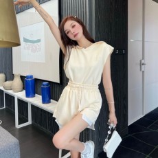미우미우 MIUMIU 2022 SS 캐릭터 로고 반팔티 반바지 여성 세트 커스텀급