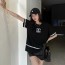 샤넬 CHANEL 2022 SS 캐릭터 로고 자수 여성 반팔티 커스텀급
