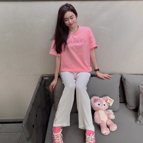 샤넬 CHANEL 2022 SS 캐릭터 반짝이 로고 여성 반팔티 커스텀급