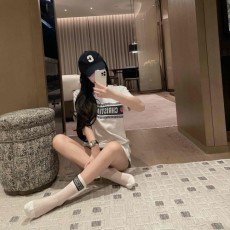 디올 DIOR 2022 SS 캐릭터 로고 여성 반팔티 양말 커스텀급