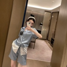 루이비통 LOUIS VUITTON 2022 SS 캐릭터 로고 반팔셔츠 반바지 여성 세트 커스텀급