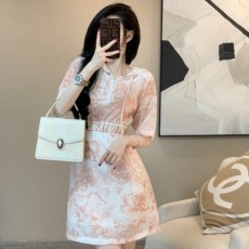 디올 DIOR 2022 SS 캐릭터 띠로고 후드 여성 원피스 커스텀급