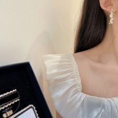 샤넬 CHANEL 2022 SS CC로고 큐빅 원형 여성 귀걸이 커스텀급