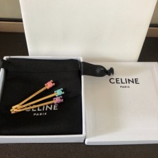 셀린느 CELINE 2022 SS 캐릭터 로고 여성 머리핀 커스텀급