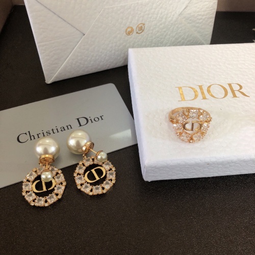 디올 DIOR 2022 SS 캐릭터 큐빅 로고 진주 여성 귀걸이 커스텀급