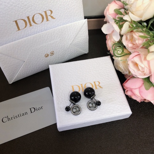 디올 DIOR 2022 SS 캐릭터 큐빅 로고 블랙진주 여성 귀걸이 커스텀급