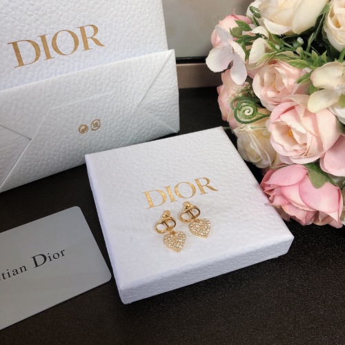 디올 DIOR 2022 SS 캐릭터 큐빅 로고 하트 여성 귀걸이 커스텀급