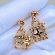 루이비통 LOUIS VUITTON 2022 SS 캐릭터 큐빅 로고 여성 귀걸이 커스텀급