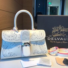 델보 DELVAUX 2023 SS 펀칭 버클 화이트 토트백 미러급