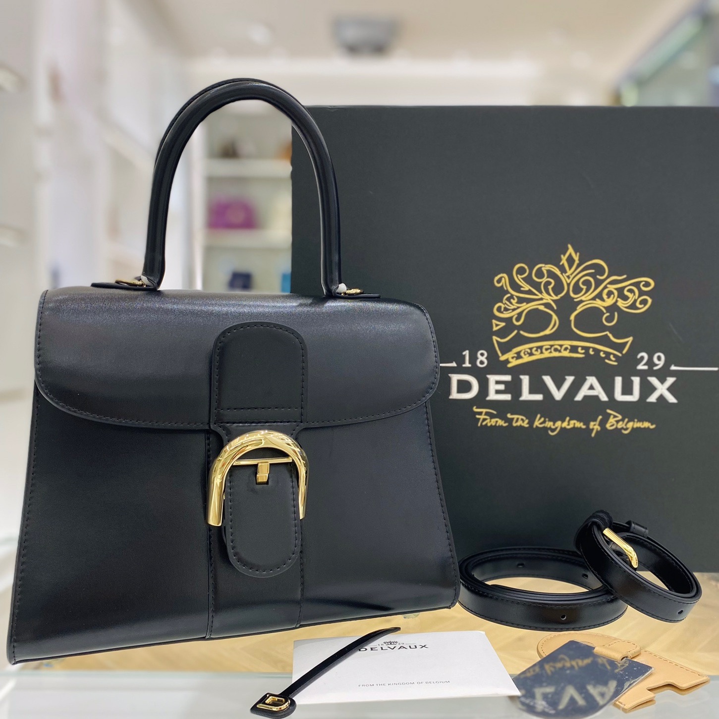 델보 DELVAUX 2023 SS 민자가죽 큐빅버클 블랙 토트백 미듐 미러급