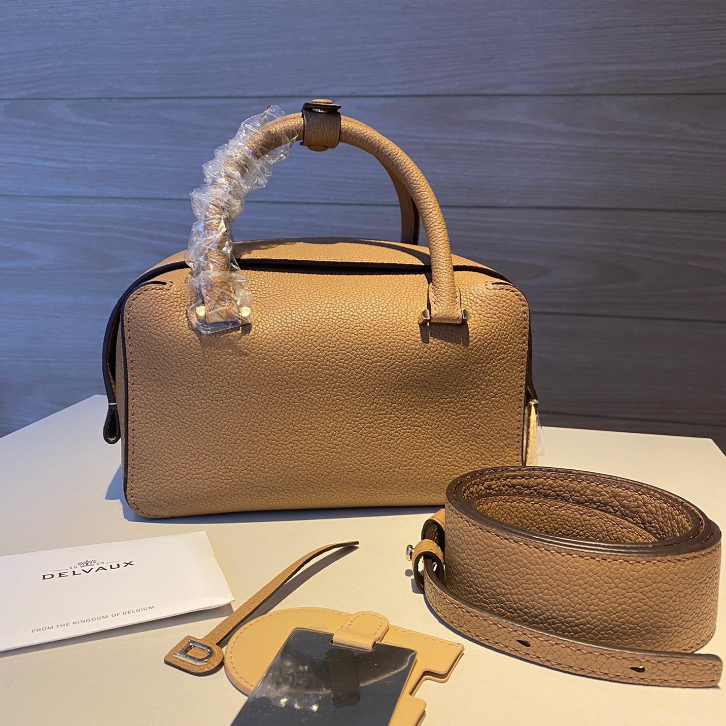 델보 DELVAUX 2023 SS 쿨박스 나노 토트백 카멜 미니 미러급