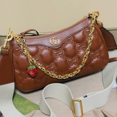 구찌 GUCCI 2023 SS GG 마틀라쎄 엠보싱 핸드백 브라운 735049 커스텀급