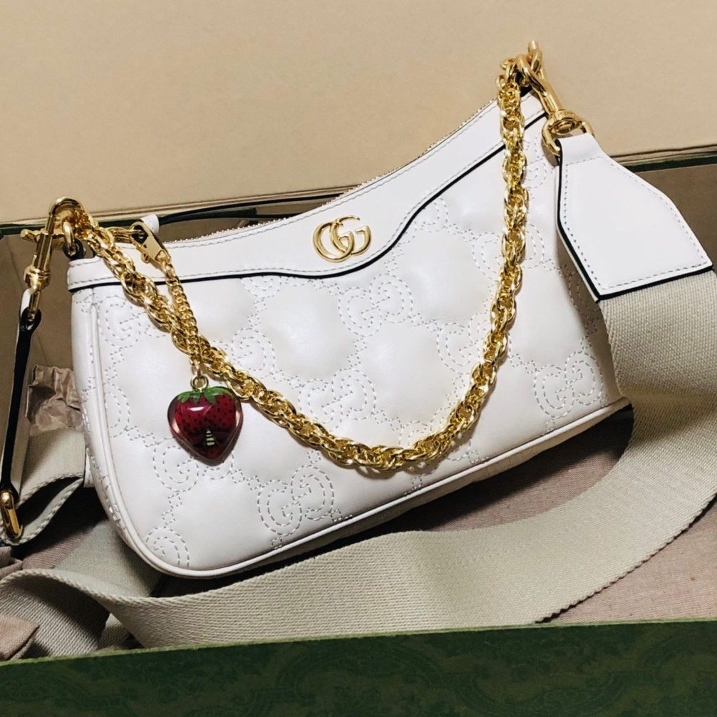 구찌 GUCCI 2023 SS GG 마틀라쎄 엠보싱 핸드백 화이트 735049 커스텀급