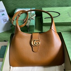 구찌 GUCCI 2023 SS 크레센트 쉐입 숄더백 스몰 카멜 735106 커스텀급