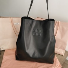 미우미우 MIUMIU 2023 SS 레더 숄더백 빅팩 5BC117 커스텀급