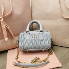 미우미우 MIUMIU 2023 SS 마틀라쎄 미니 토트 탑 핸들백 민트 5BP077 커스텀급