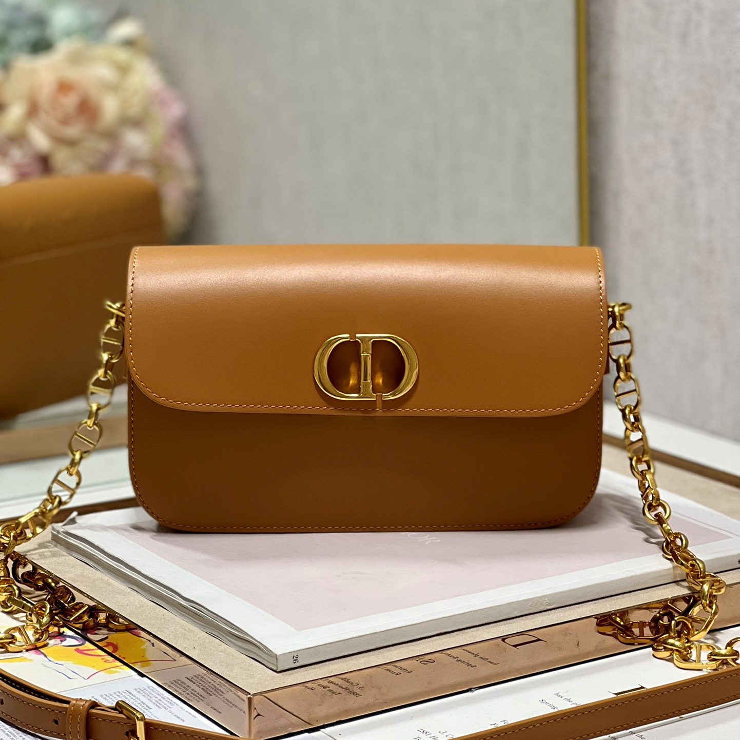 디올 DIOR 2023 SS CD로고 몽테인백 카멜 9260 커스텀급