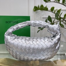 보테가 베네타 BOTTEGA VENETA 2023 SS 조디백 미듐 실버 커스텀급