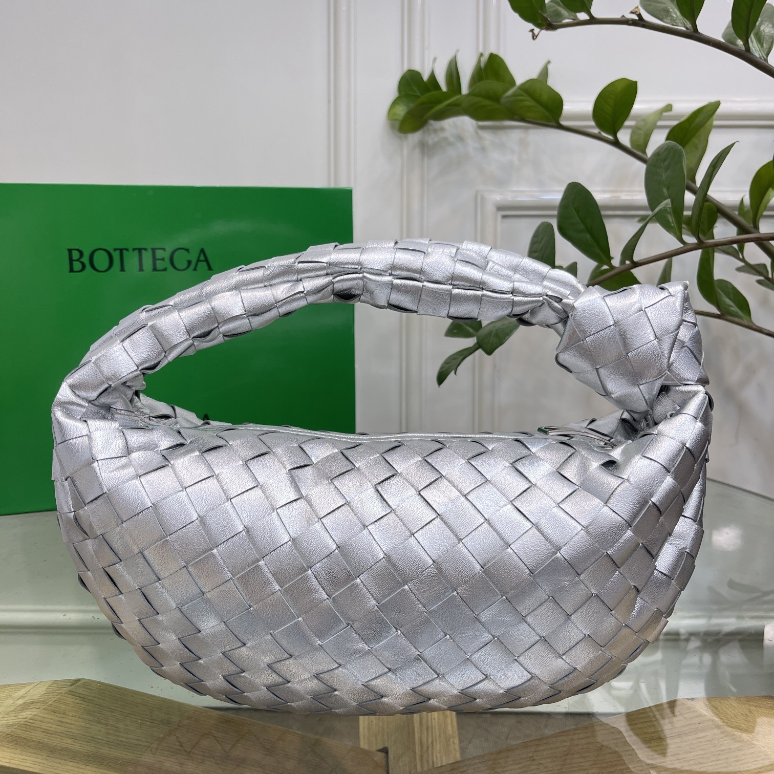 보테가 베네타 BOTTEGA VENETA 2023 SS 조디백 미듐 실버 커스텀급