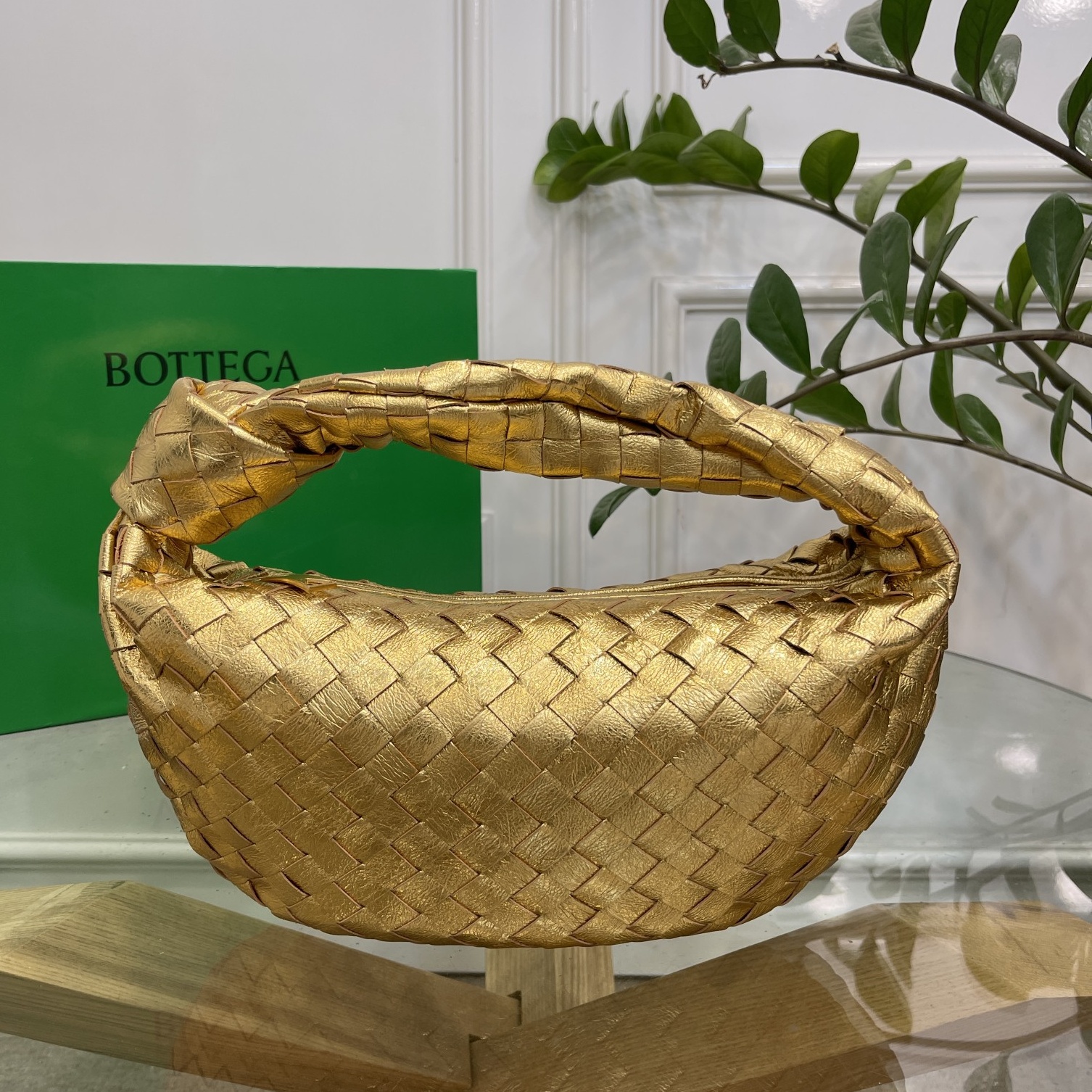 보테가 베네타 BOTTEGA VENETA 2023 SS 조디백 미듐 골드 커스텀급