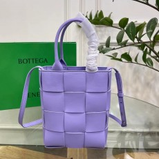 보테가 베네타 BOTTEGA VENETA 2023 SS 인트레치아 카세트 토트백 퍼플 709341 커스텀급