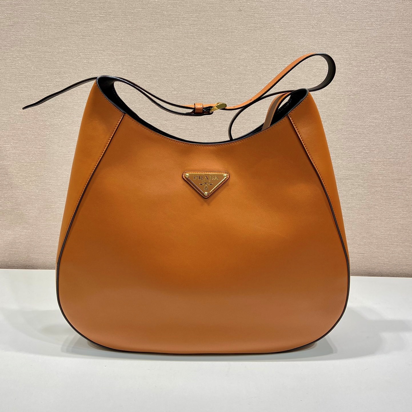 프라다 PRADA 2023 SS 레더 라지 숄더백 카멜 1BC181 커스텀급