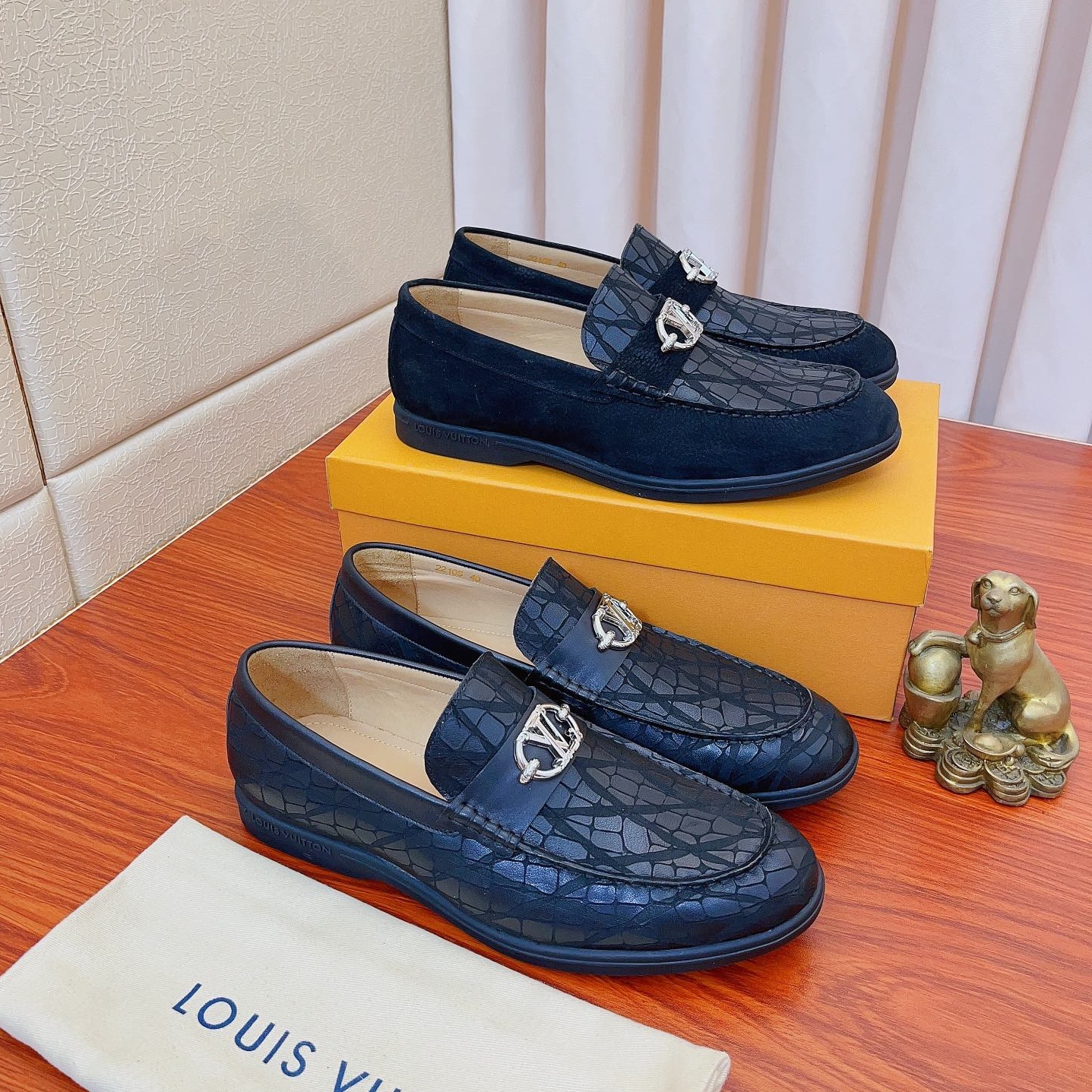 루이비통 LOUIS VUITTON 2023 SS 금속버클 악어가죽무늬 남성 구두 커스텀급