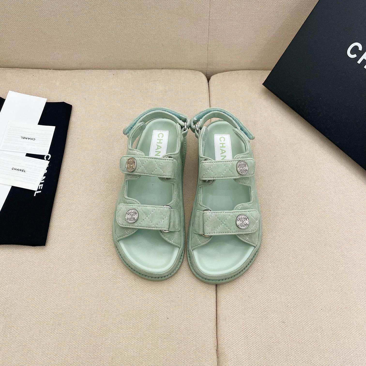 샤넬 CHANEL 2023 SS 캐릭터 퀄팅 로고 연그린 여성 샌들 커스텀급