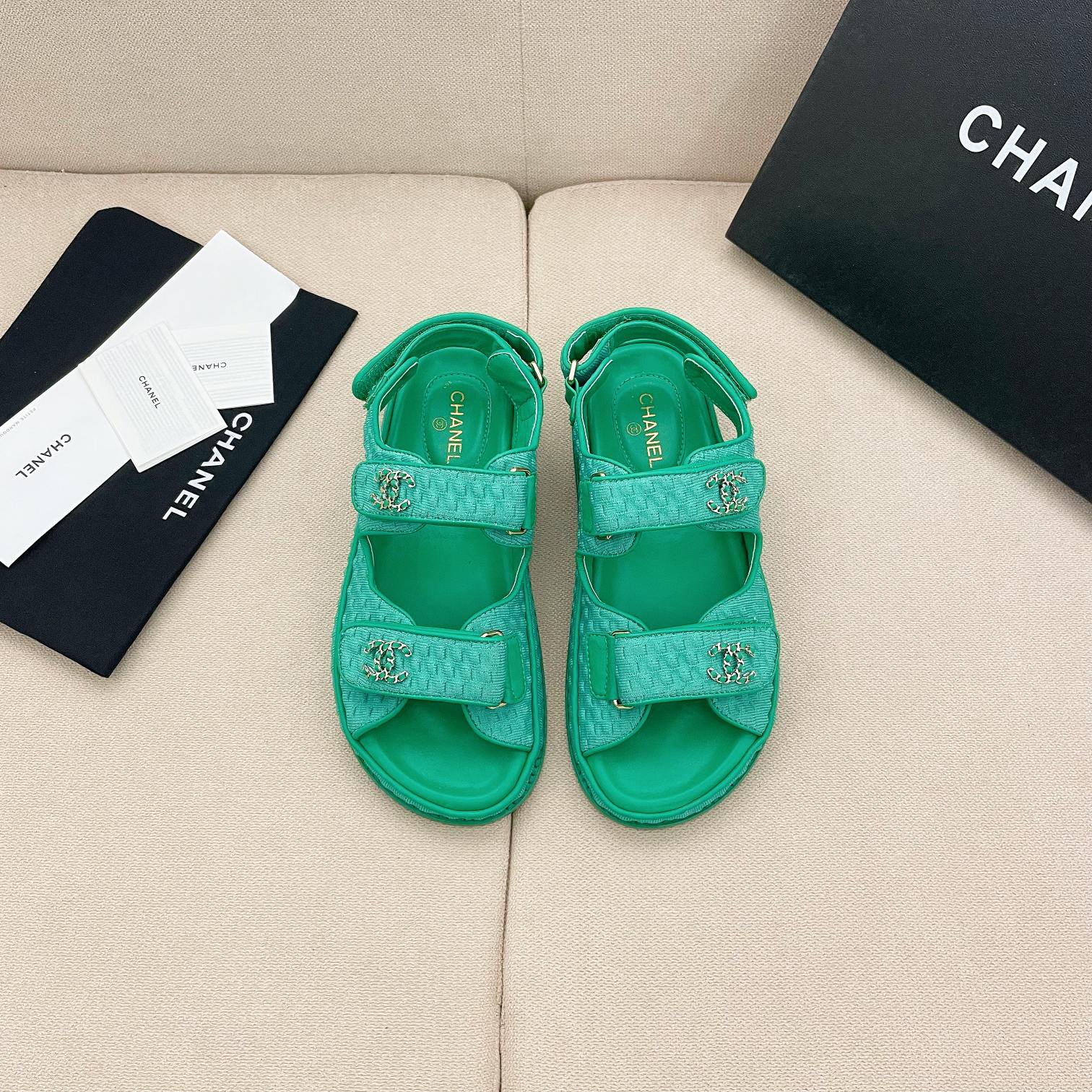 샤넬 CHANEL 2023 SS 캐릭터 체크 로고 그린 여성 샌들 커스텀급