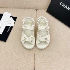 샤넬 CHANEL 2023 SS 캐릭터 체크 로고 화이트 여성 샌들 커스텀급