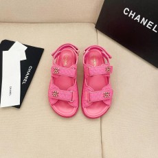샤넬 CHANEL 2023 SS 캐릭터 체크 로고 핫핑크 여성 샌들 커스텀급