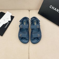 샤넬 CHANEL 2023 SS 캐릭터 체크 로고 네이비 여성 샌들 커스텀급