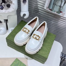 구찌 GUCCI 2023 SS 캐릭터 GG로고 레더 화이트 여성 슈즈 커스텀급