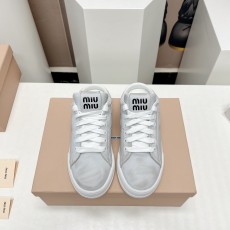 미우미우 MIUMIU 2023 SS 빈티지 패치로고 뮐 여성 슈즈 커스텀급
