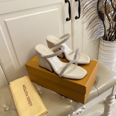 루이비통 LOUIS VUITTON 2023 SS 큐빅 웨지힐 아이보리 여성 샌들 커스텀급