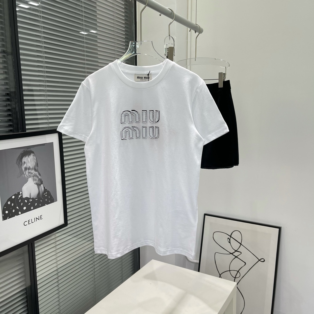 미우미우 MIUMIU 2023 SS 캐릭터 패치로고 라운드넥 여성 반팔티 커스텀급