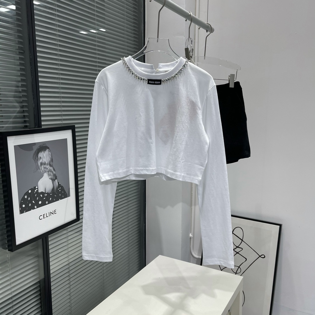 미우미우 MIUMIU 2023 SS 캐릭터 패치로고 라운드넥 여성 긴팔티 커스텀급