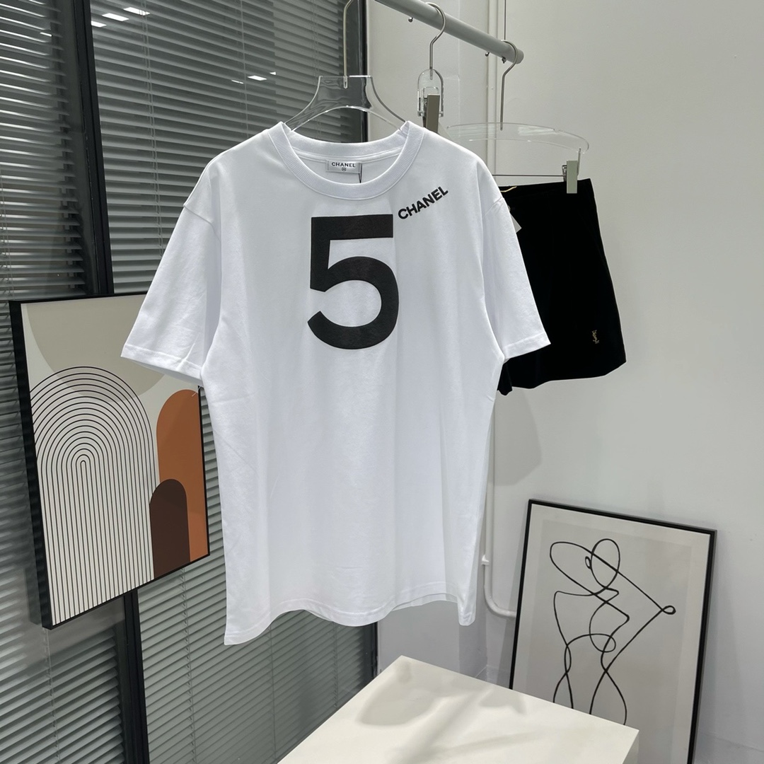 샤넬 CHANEL 2023 SS 캐릭터 로고 라운드넥 여성 반팔티 커스텀급