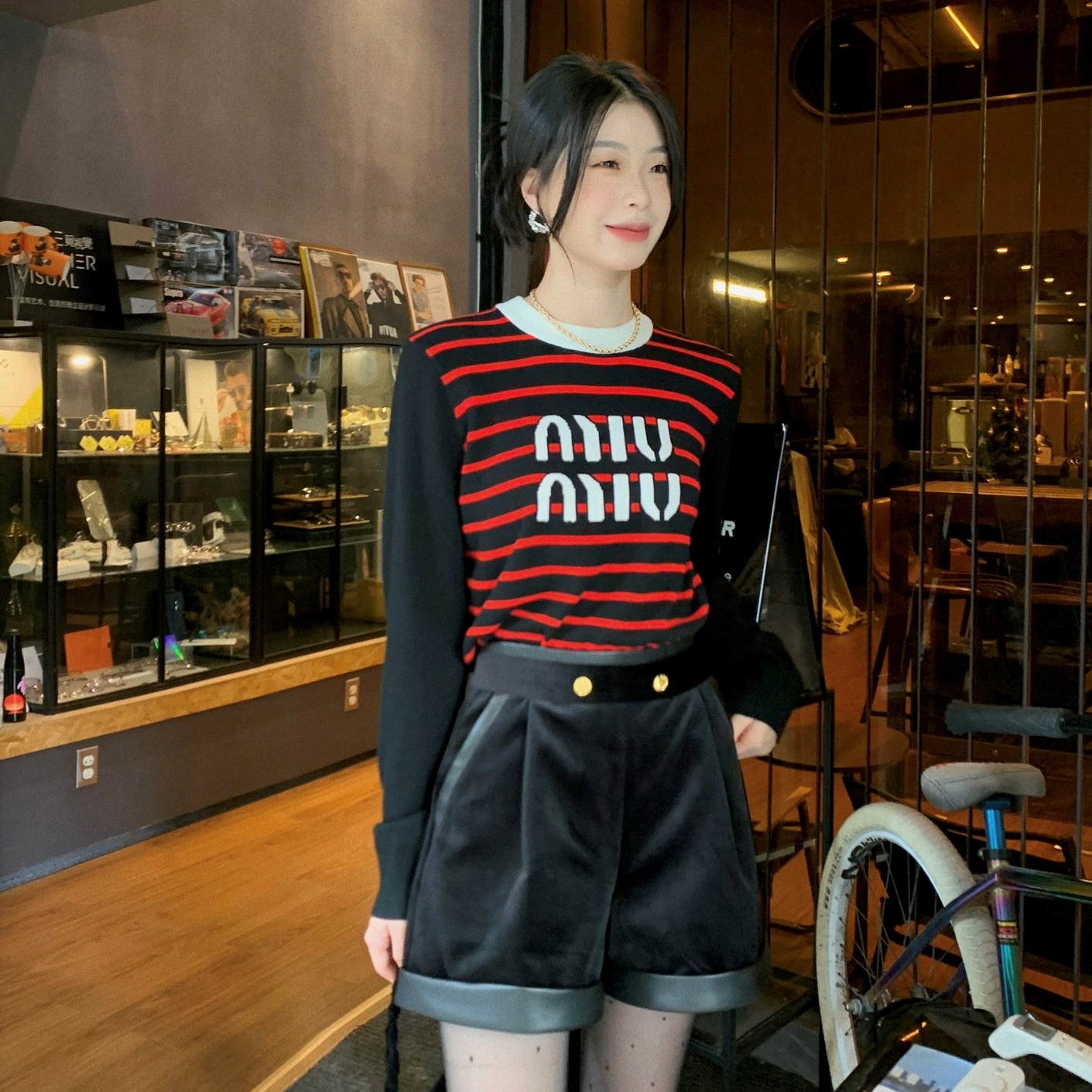 미우미우 MIUMIU 2023 SS 스트라이프 투톤 여성 긴팔티 커스텀급