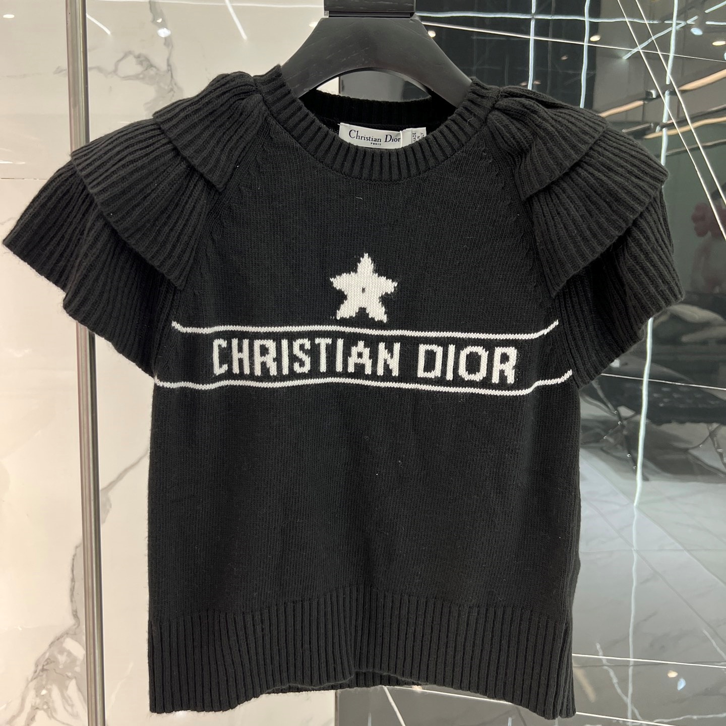디올 DIOR 2023 SS 캐릭터 스타 러플 니트 블랙 여성 반팔티 커스텀급