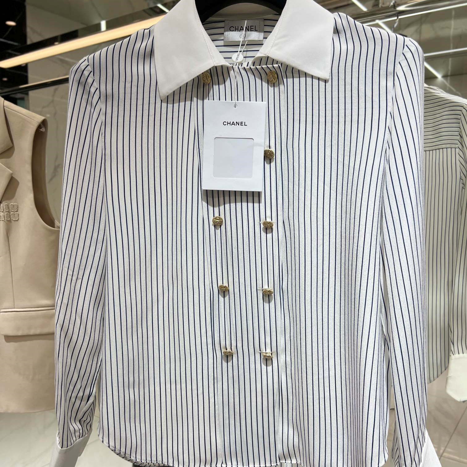 샤넬 CHANEL 2023 SS 카라 투톤 스트라이프 여성 긴팔셔츠 커스텀급