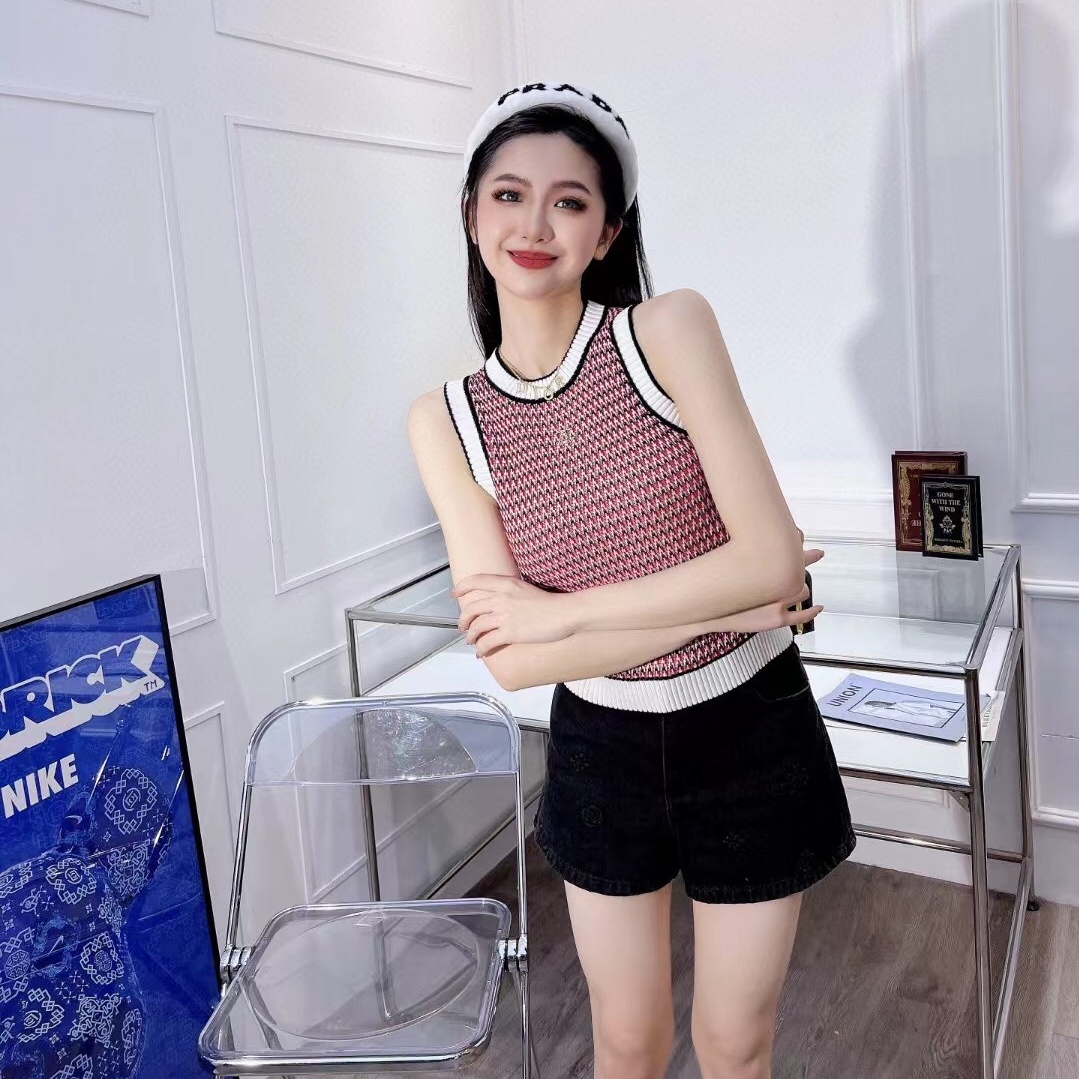 샤넬 CHANEL 2023 SS 캐릭터 기하무늬 라인 니트 여성 민소매티 커스텀급