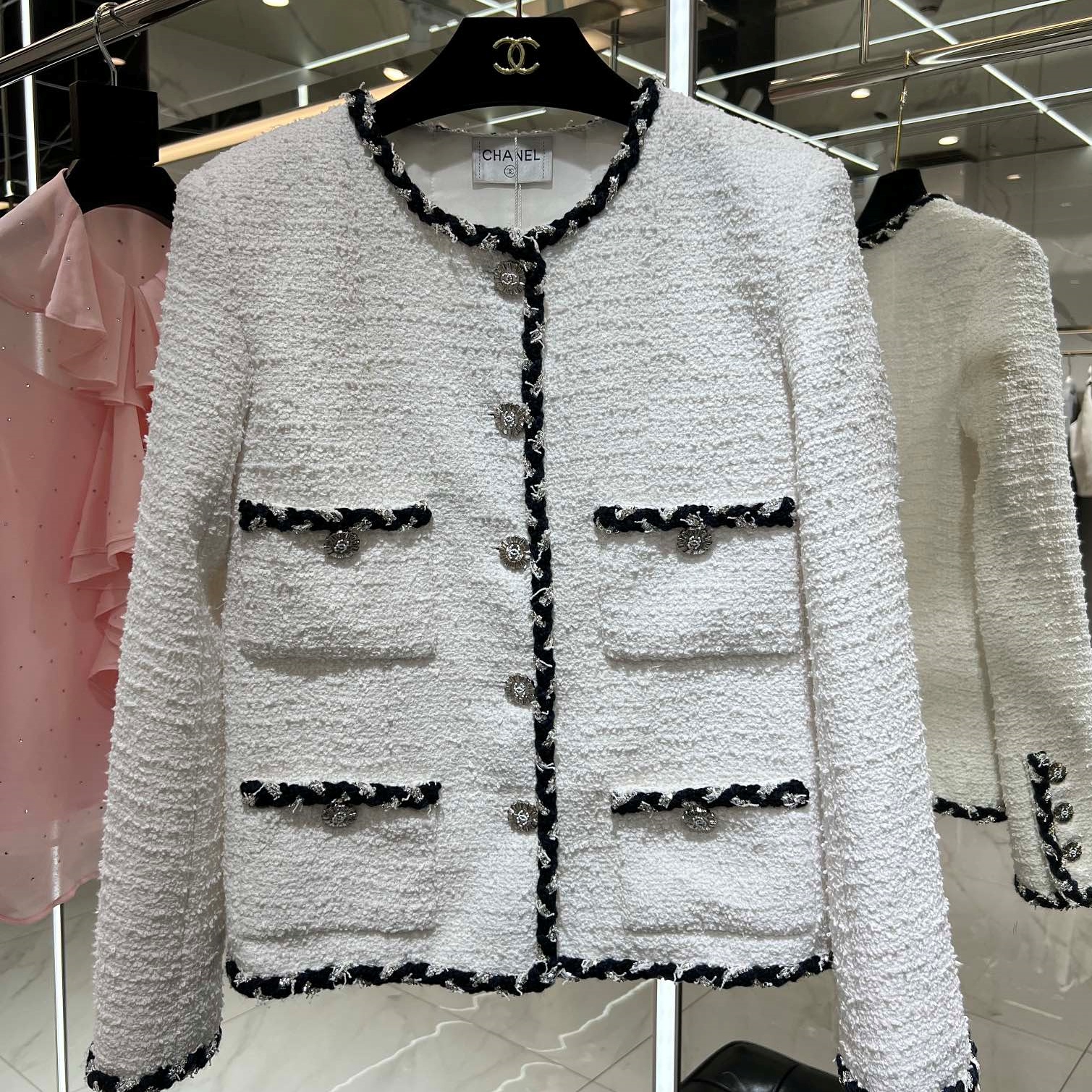 샤넬 CHANEL 2023 SS 트위드 블랙라인 포켓 여성 자켓 커스텀급