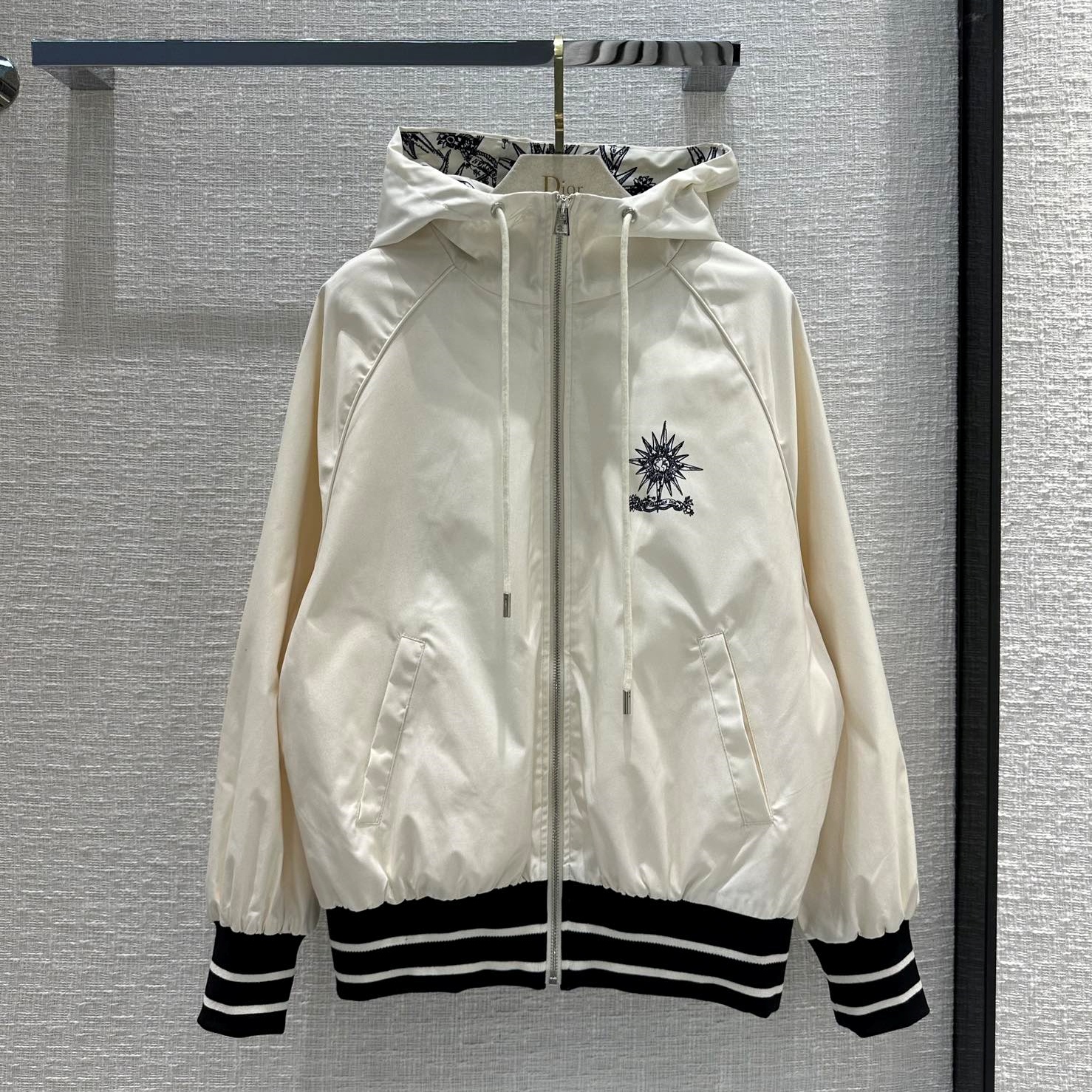 디올 DIOR 2023 SS 캐릭터 로고 라인 후드 여성 점퍼 커스텀급